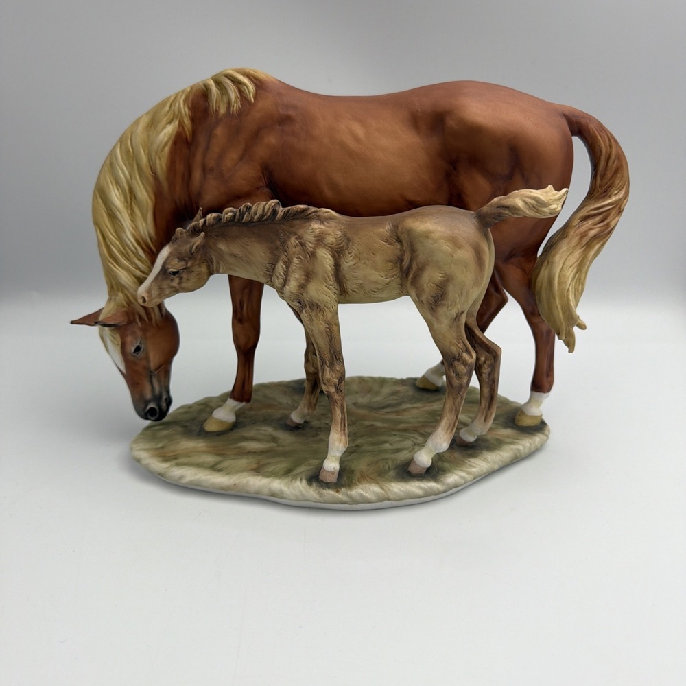 VINTAGE HAND-PAINTED GERMAN KAISER PORCELAIN THOROUGHBRED MARE & FOAL FIGURINE